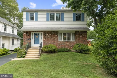 32 E Benedict Ave, Havertown, PA 19083