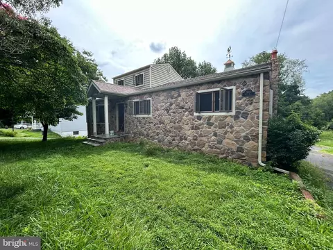 1997 Mill Rd, Ogden, PA 19061