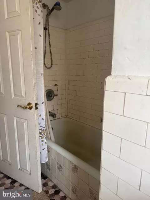 Bath - 232 Ashby Rd, Darby, PA 19082 photo 1 of 1