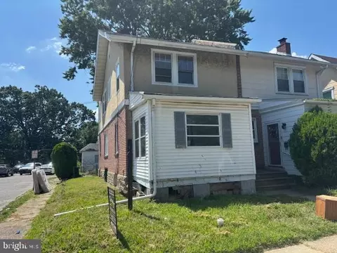 216 Woodlawn Ave, Collingdale, PA 19023