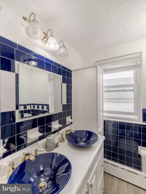 Bath - 235 E Township Line Rd, Upper Darby, PA 19082 photo 1 of 4