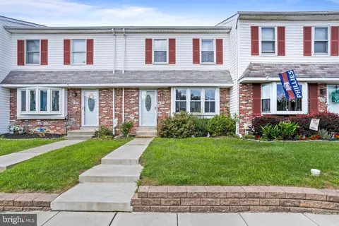 921 Greenhouse Dr, Secane, PA 19018
