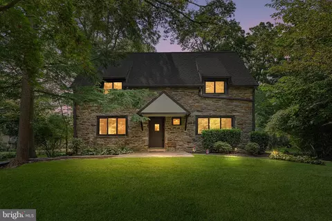 7 Crest Ln, Swarthmore, PA 19081