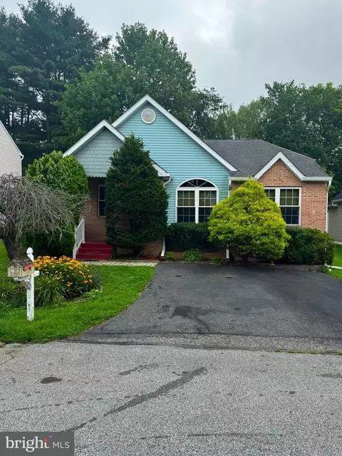 13 Colonial Ct, Ogden, PA 19061