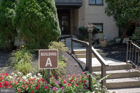 400 Glendale Rd #44, Havertown, PA 19083