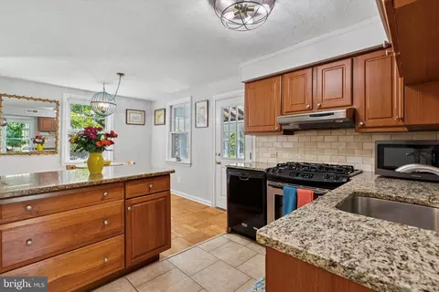 Kitchen - 138 Morningside Cir, Wayne, PA 19087 photo 2 of 2