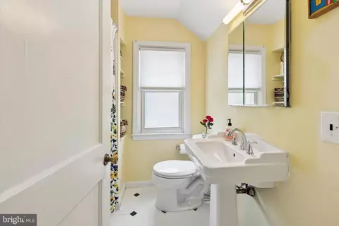 Bath - 138 Morningside Cir, Wayne, PA 19087 photo 2 of 2