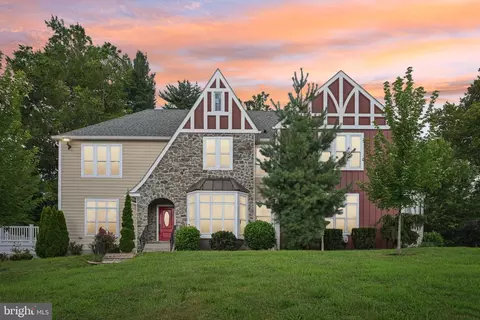 700 S Roberts Rd, Bryn Mawr, PA 19010
