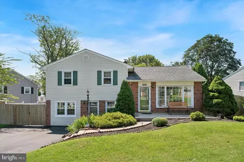 2434 W Helms Mnr, Ogden, PA 19061