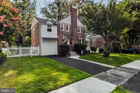 2605 Woodleigh Rd, Havertown, PA 19083