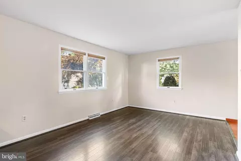 Living - 2344 Wiltshire Dr, Boothwyn, PA 19061 photo 3 of 5