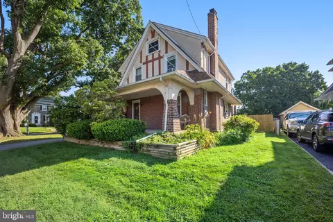 953 Foss Ave, Drexel Hill, PA 19026