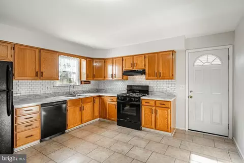 Kitchen - 421 Eagle Rd, Havertown, PA 19083 photo 2 of 2