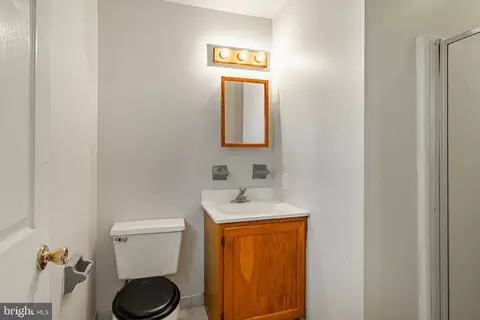 Bath - 421 Eagle Rd, Havertown, PA 19083 photo 2 of 5