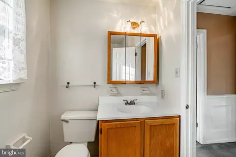 Bath - 421 Eagle Rd, Havertown, PA 19083 photo 3 of 5