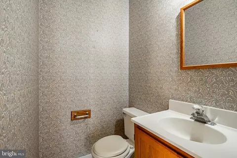 Bath - 421 Eagle Rd, Havertown, PA 19083 photo 1 of 5