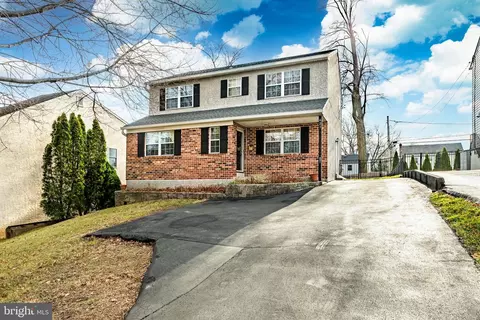 421 Eagle Rd, Havertown, PA 19083