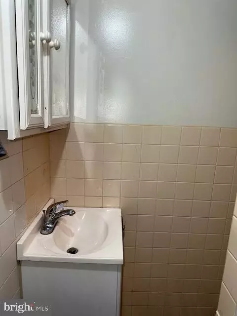 Bath - 62 Richfield Rd, Darby, PA 19082 photo 1 of 1
