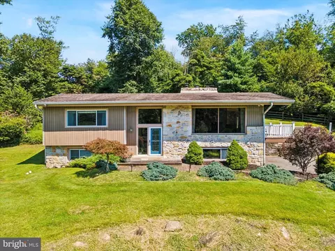 112 Gradyville Rd, Glen Mills, PA 19342