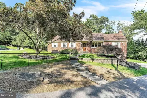 4 Oak Cir, Newtown Square, PA 19073