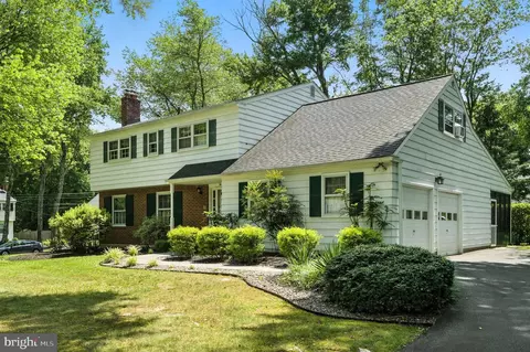 213 Fairfield Dr, Wallingford, PA 19086