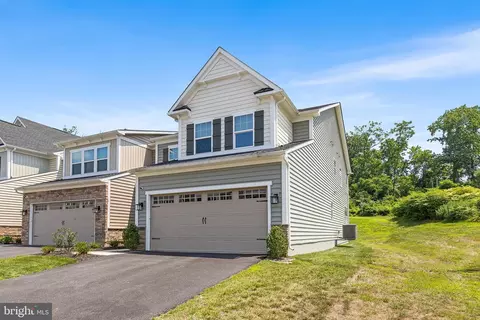 331 W Ponds Edge Dr, Media, PA 19063