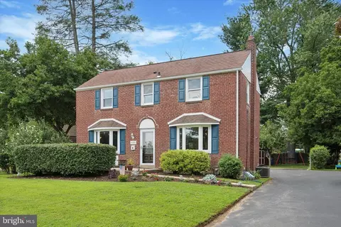 301 Twin Oaks Dr, Havertown, PA 19083