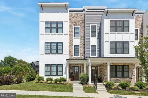 301 W Squire Dr, Newtown Square, PA 19073