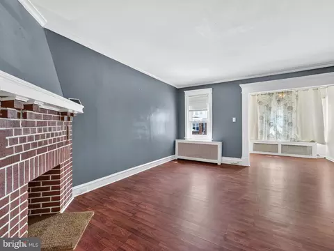 Living - 241 Wembly Rd, Darby, PA 19082 photo 2 of 5