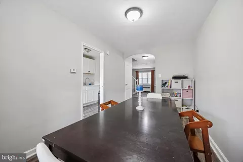 Entry Way - 7138 Pine St, Upper Darby, PA 19082 photo 4 of 6