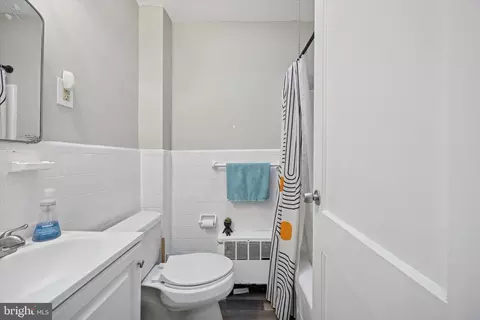 Bath - 7138 Pine St, Upper Darby, PA 19082 photo 1 of 1