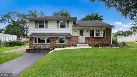 411 Westfield Dr, Broomall, PA 19008