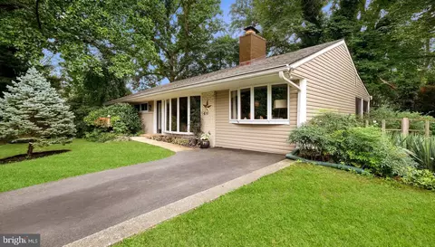 419 Meadowhurst Ln, Media, PA 19063