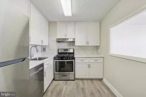 1030 E Lancaster Ave #521, Bryn Mawr, PA 19010
