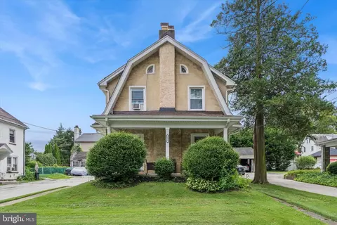 Exterior - 633 E Manoa Rd, Havertown, PA 19083 photo 2 of 7