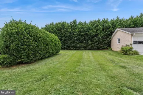 Exterior - 633 E Manoa Rd, Havertown, PA 19083 photo 5 of 7