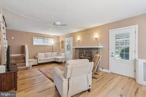Living - 633 E Manoa Rd, Havertown, PA 19083 photo 1 of 4
