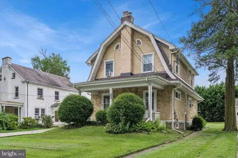 Exterior - 633 E Manoa Rd, Havertown, PA 19083 photo 3 of 7