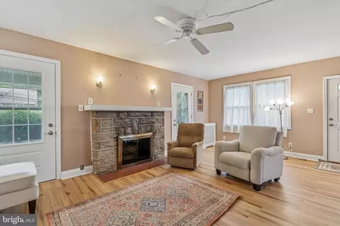Living - 633 E Manoa Rd, Havertown, PA 19083 photo 3 of 4