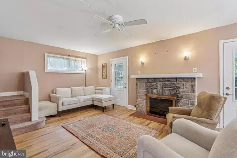 Living - 633 E Manoa Rd, Havertown, PA 19083 photo 2 of 4