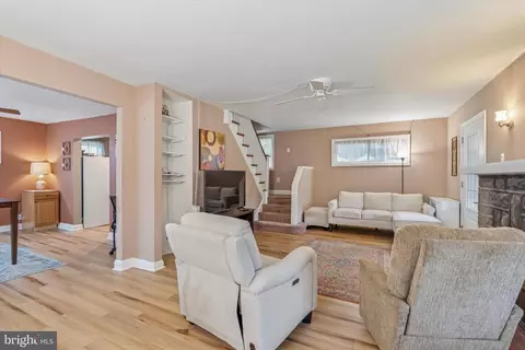 Entry Way - 633 E Manoa Rd, Havertown, PA 19083 photo 1 of 5