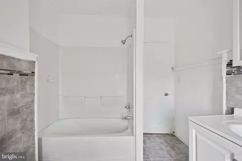 33 Maple St, Marcus Hook, PA 19061 photo 10