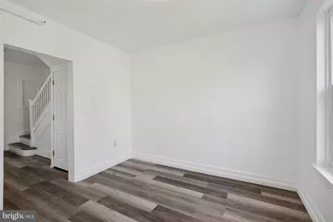 33 Maple St, Marcus Hook, PA 19061 photo 2