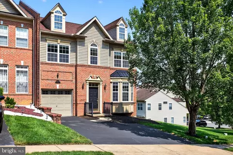 3129 Woods Edge Dr, Garnet Valley, PA 19060