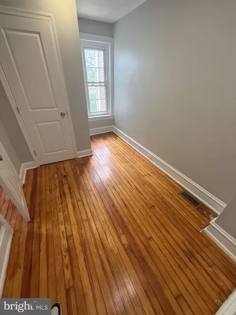 Entry Way - 38 N Keystone Ave, Upper Darby, PA 19082 photo 3 of 6