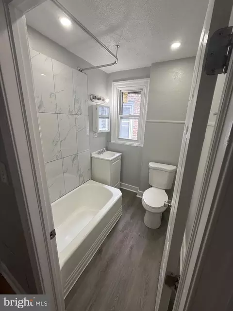 Bath - 38 N Keystone Ave, Upper Darby, PA 19082 photo 5 of 7
