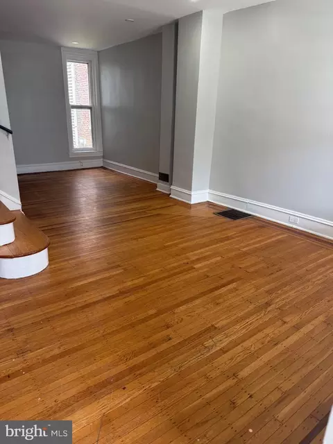 Living - 38 N Keystone Ave, Upper Darby, PA 19082 photo 3 of 4