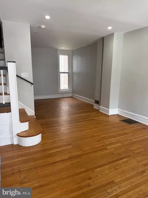 Living - 38 N Keystone Ave, Upper Darby, PA 19082 photo 2 of 4