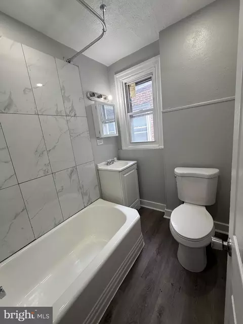 Bath - 38 N Keystone Ave, Upper Darby, PA 19082 photo 1 of 7