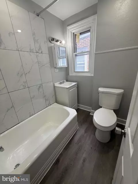 Bath - 38 N Keystone Ave, Upper Darby, PA 19082 photo 2 of 7